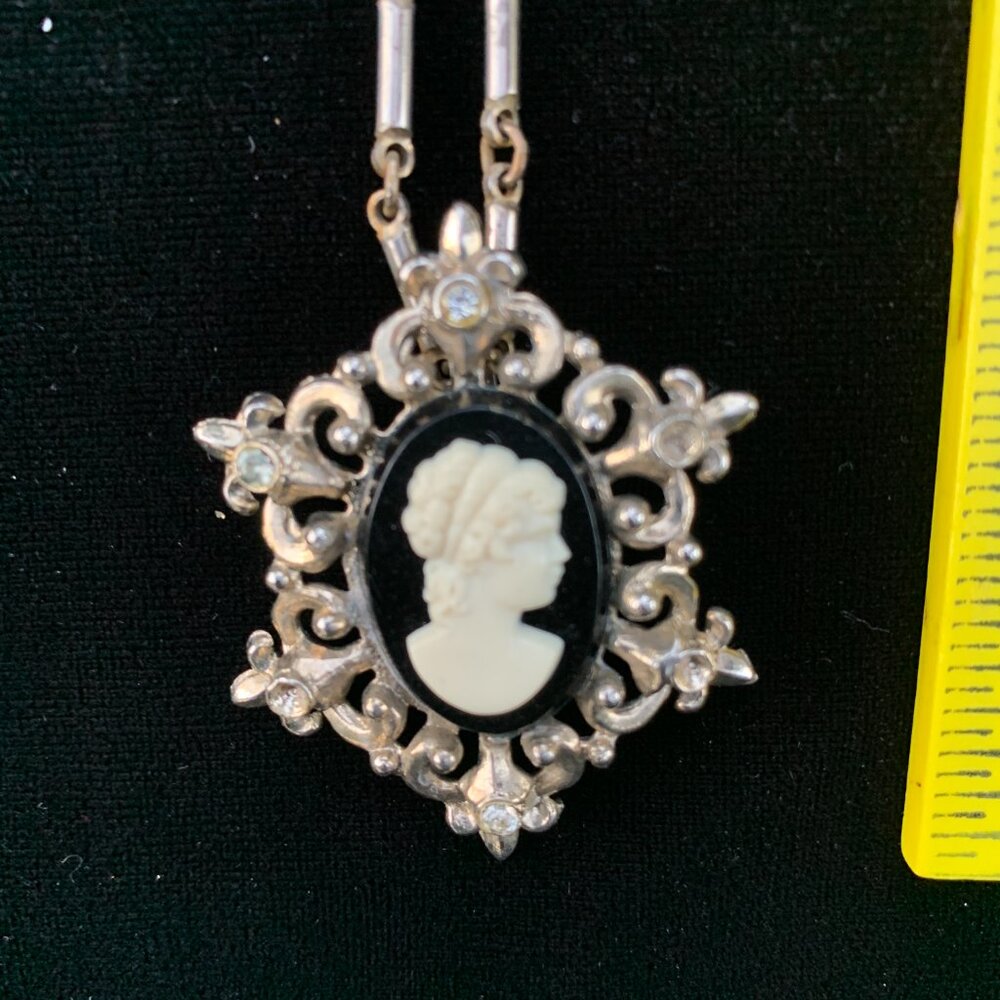 Vintage Cameo Necklace - Picture 2 of 3